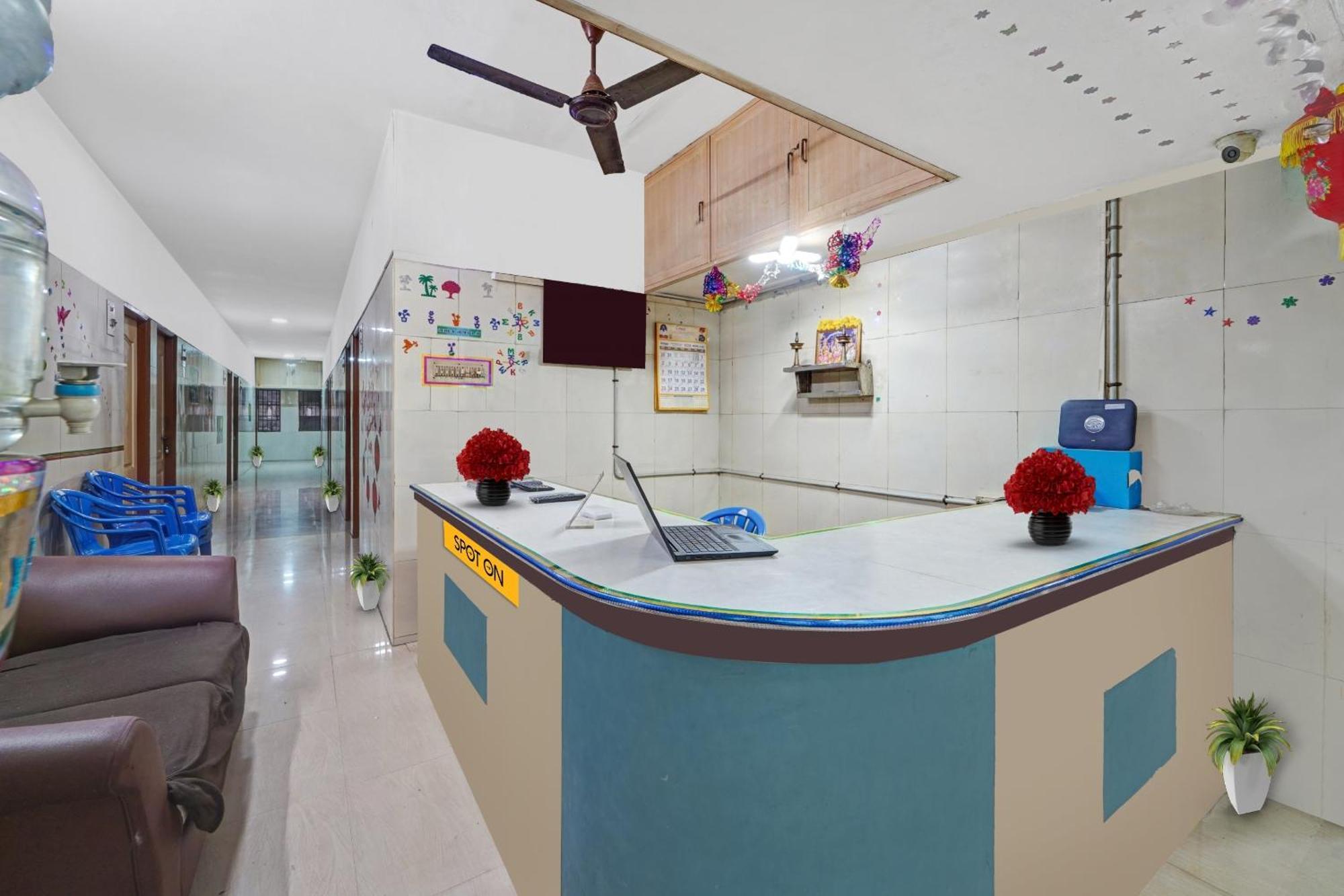 Spot On New Golden Star Guest House Near Thirumangalam Metro Station Čennai Exteriér fotografie